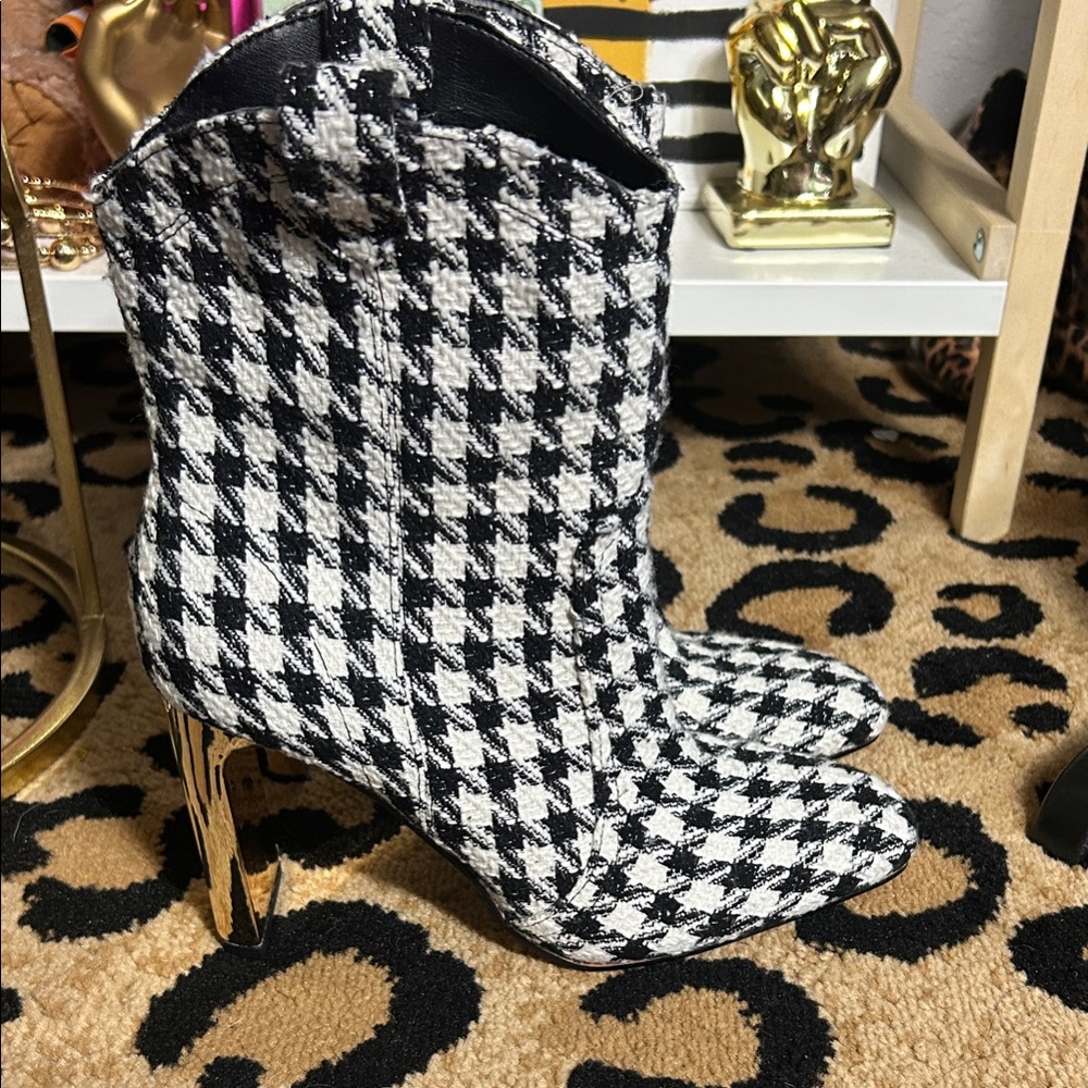 Jessica Simpson Houndstooth Heeled Boots - Black and White size 9.5 , New
